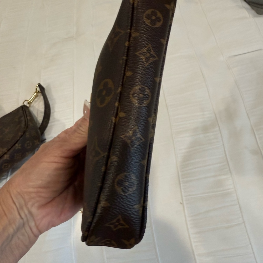 ❤️⭐️PRICE DROP! Louis Vuitton Monogram Crossbody Bag Multi Pochette W/Gold Chain - Picture 13 of 16